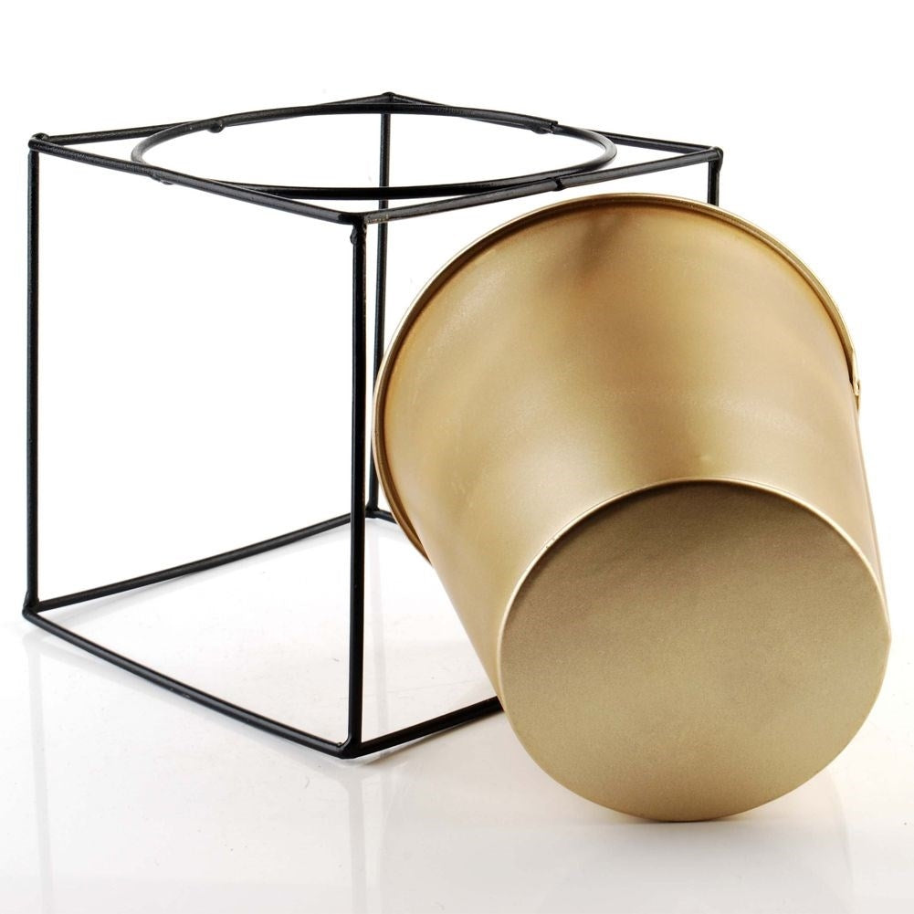 Metal pot with stand - Stylish plant decoration