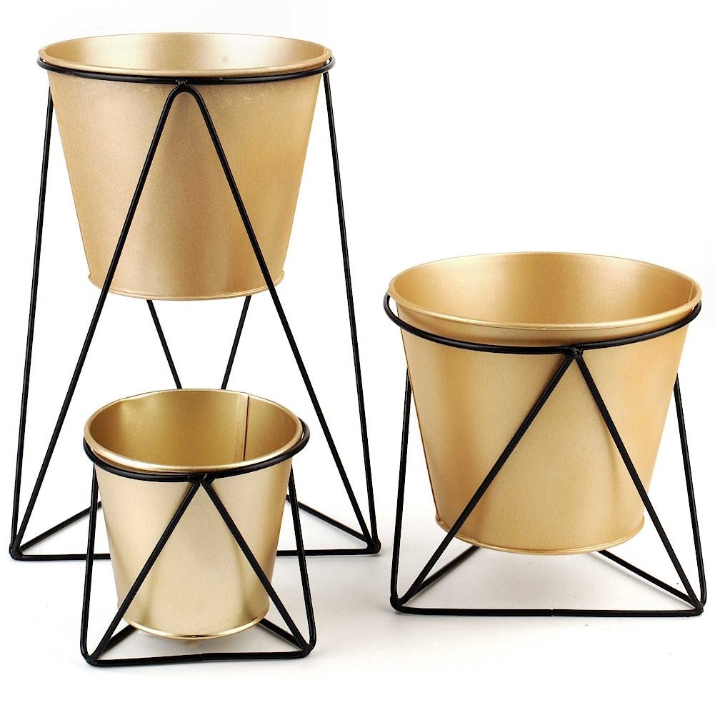 Metal pot with stand for plants – Glamor & Loft