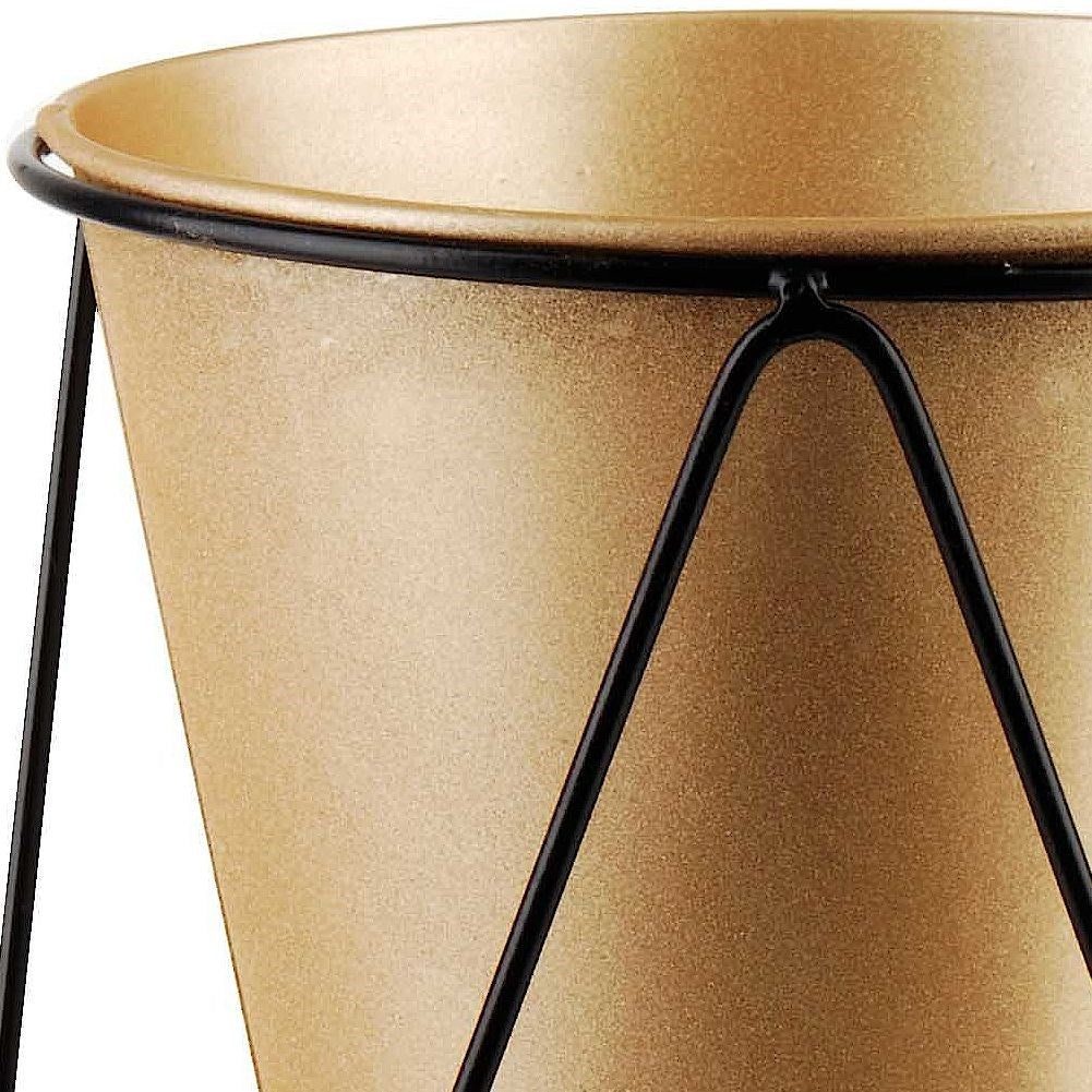 Metal pot with stand for plants in Glamor and Loft style