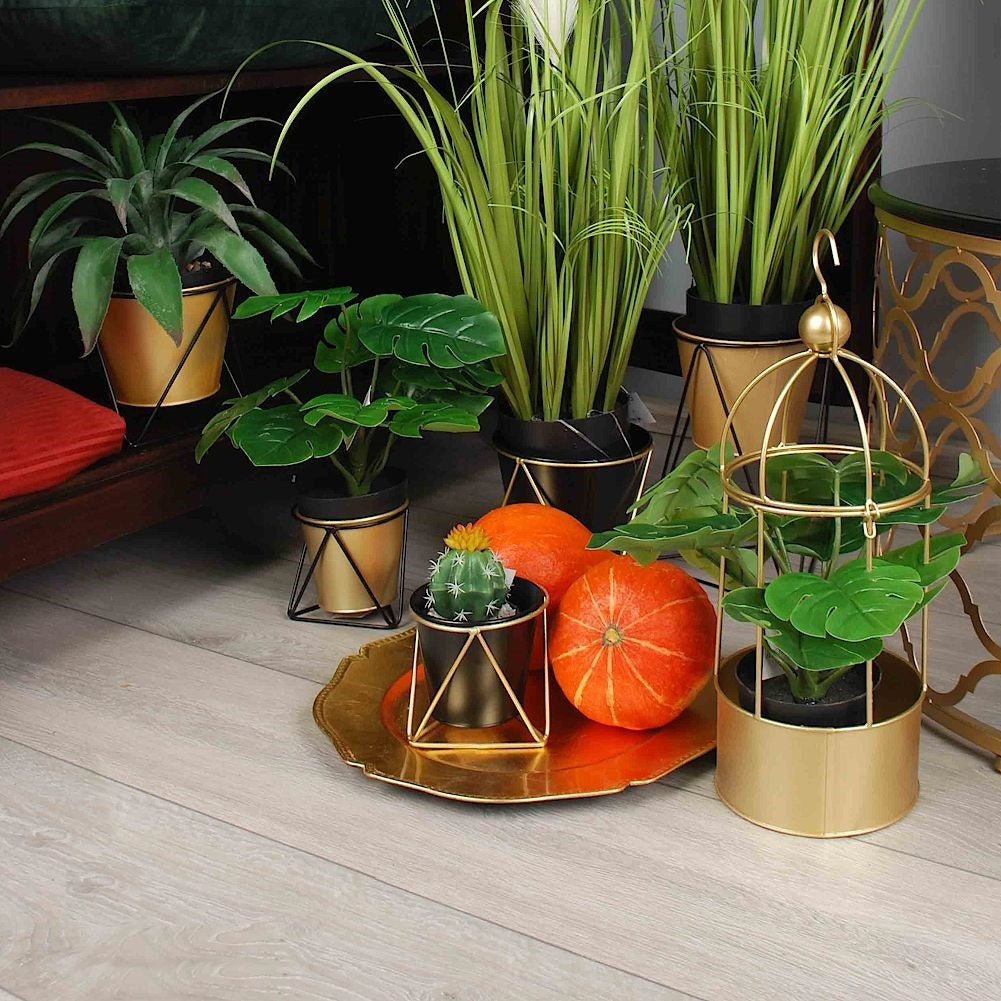 Metal pot with stand for plants in Glamor and Loft style