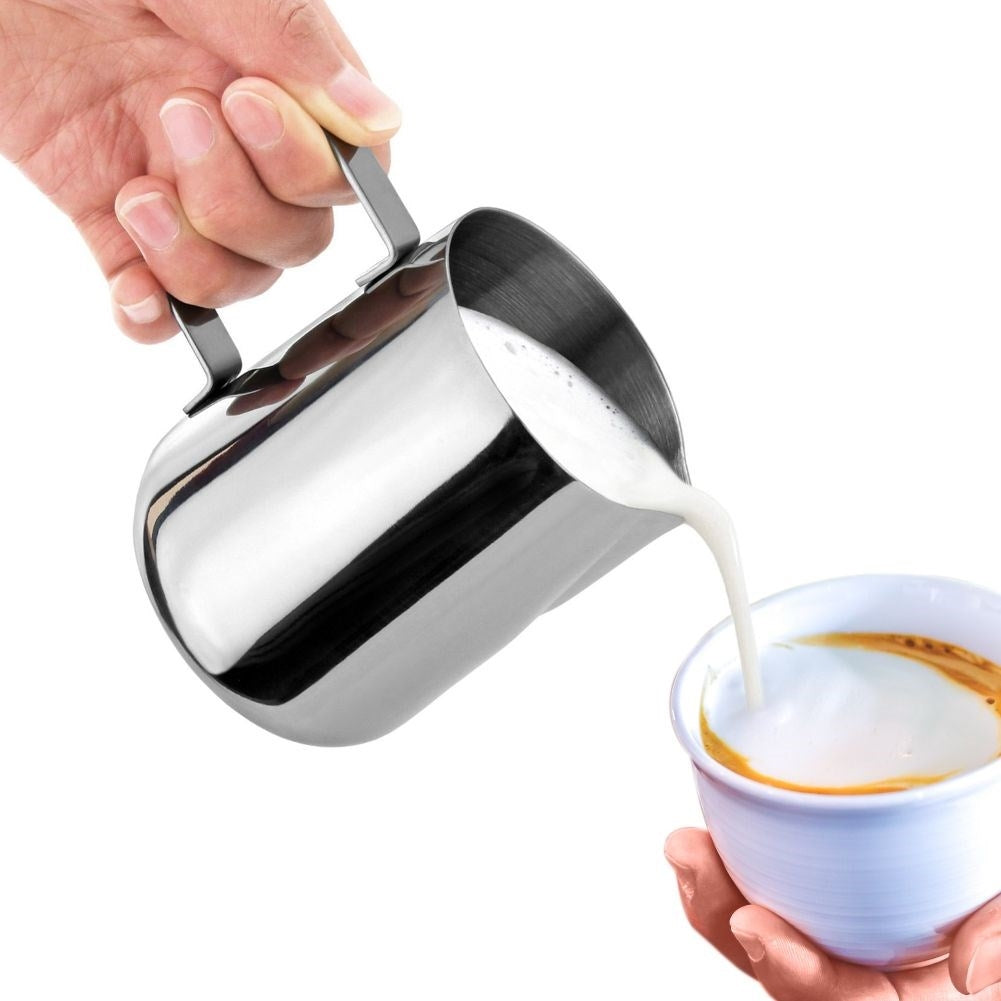 Milk jug in stainless steel with practical handle