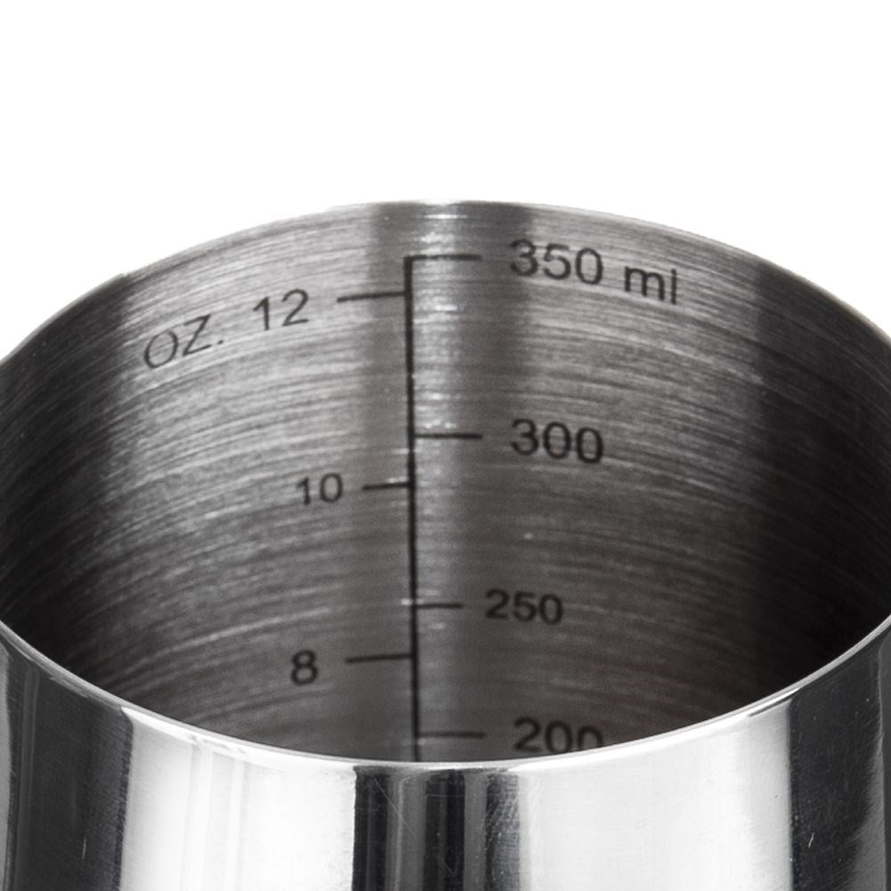 Milk jug in stainless steel with practical handle