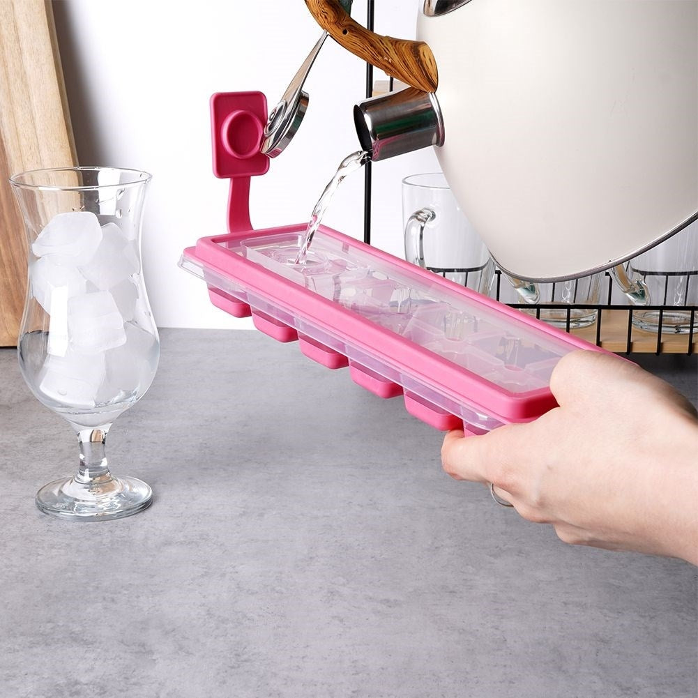 Mold for 12 ice cubes with lid and silicone base