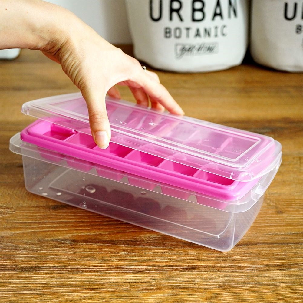 Mold for Ice with Container and Scoop - Simple Ice Cube Handling