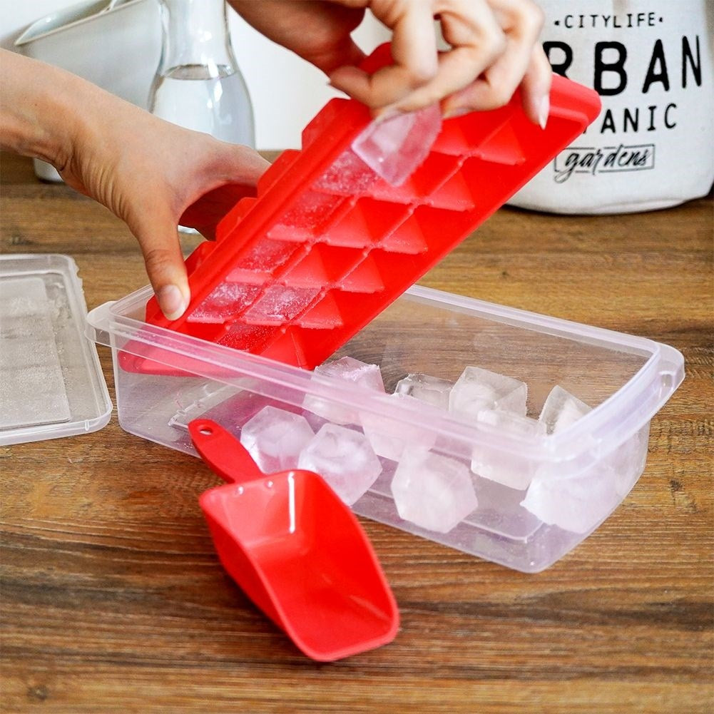 Mold for Ice with Container and Scoop - Simple Ice Cube Handling