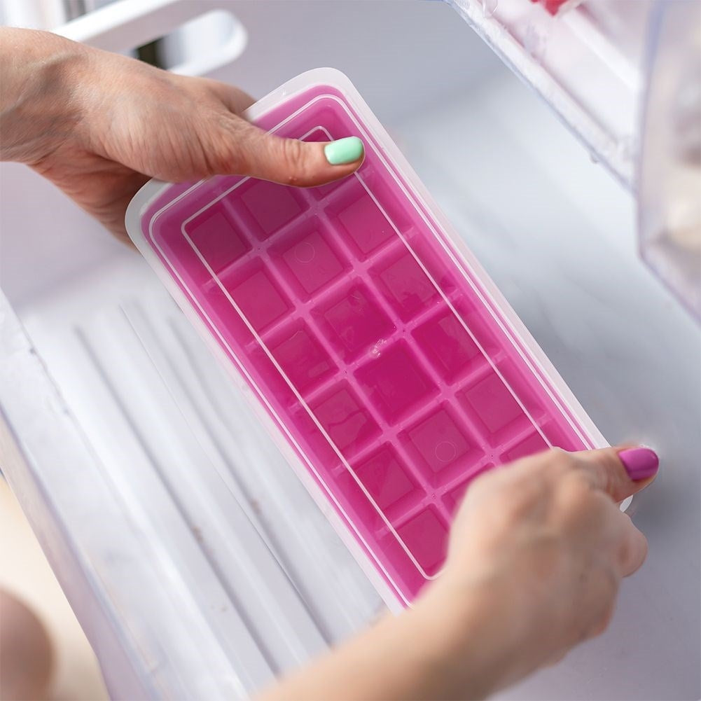 Mold for Ice with Container and Scoop - Simple Ice Cube Handling