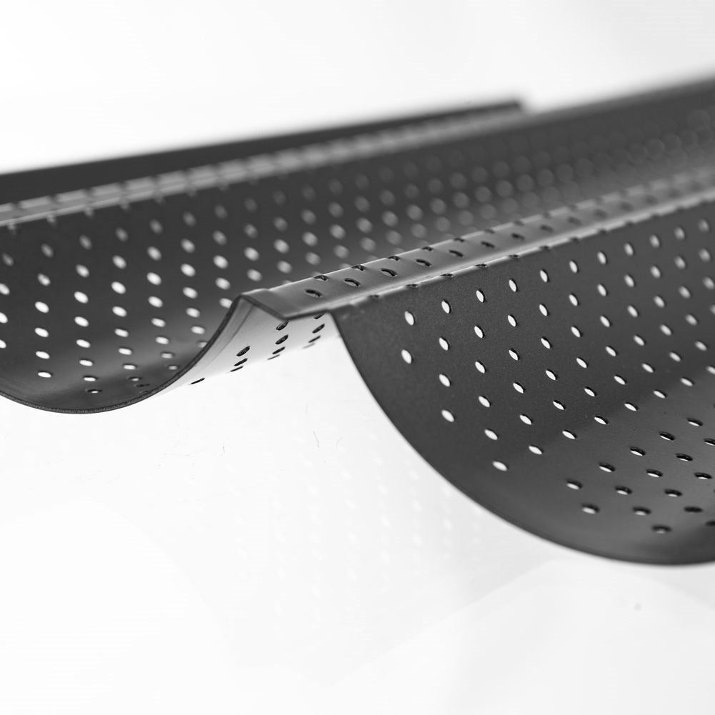 Mold for crispy, golden brown baguettes with non-stick surface