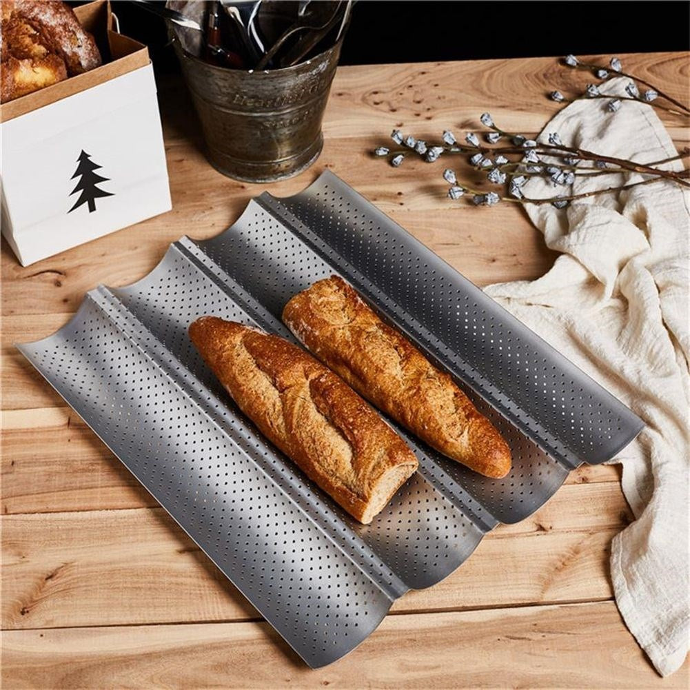 Mold for crispy, golden brown baguettes with non-stick surface