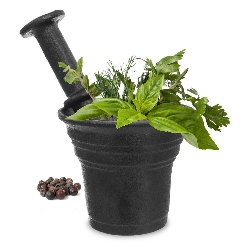 Mortar in Cast Iron: Spices & Pesto Perfection