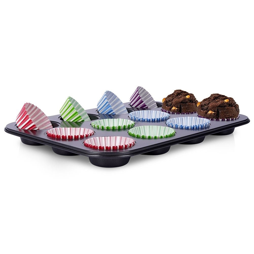 Muffin tin with non-stick and 72 colorful paper forms