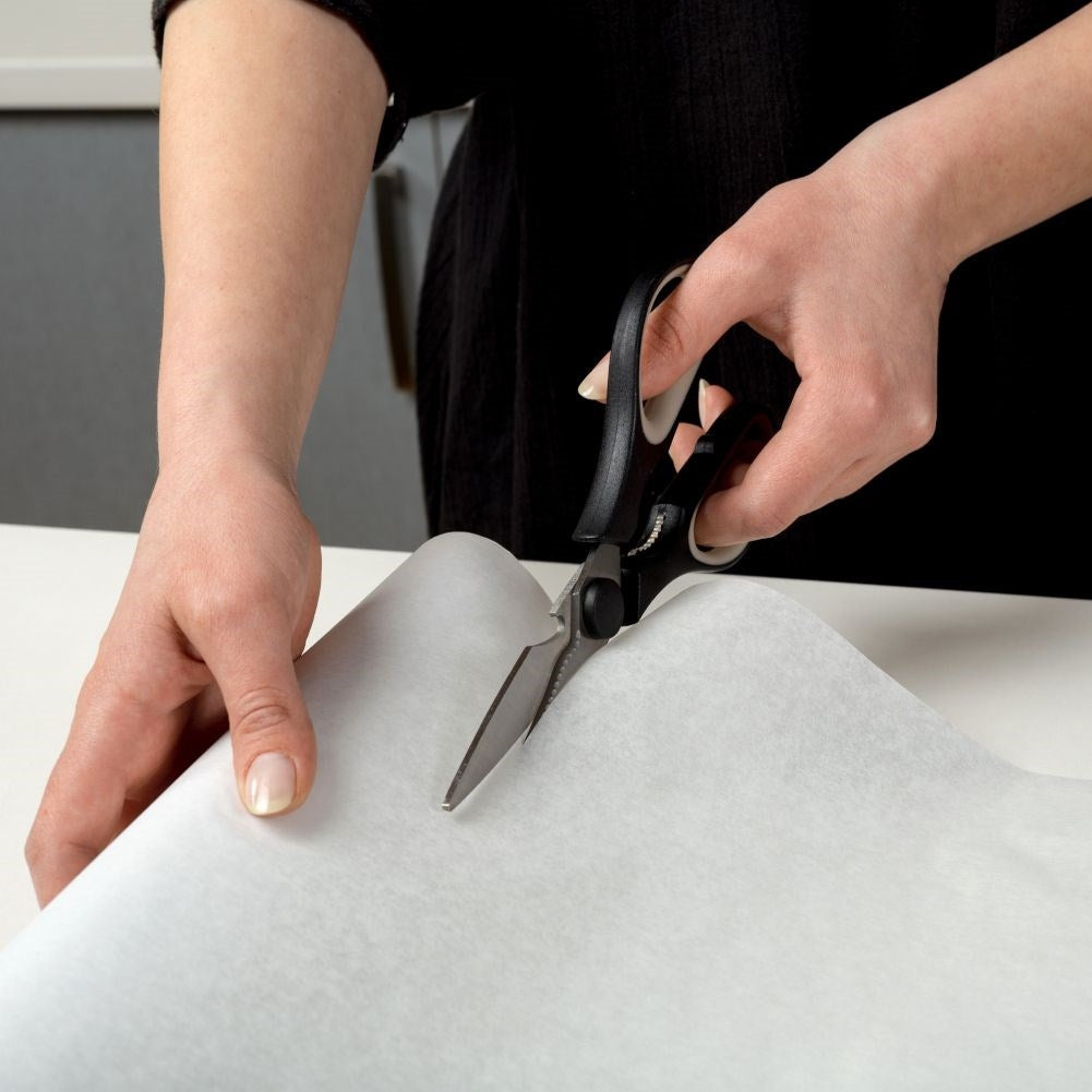 Multifunctional kitchen scissors: scissors, nutcracker, cap opener