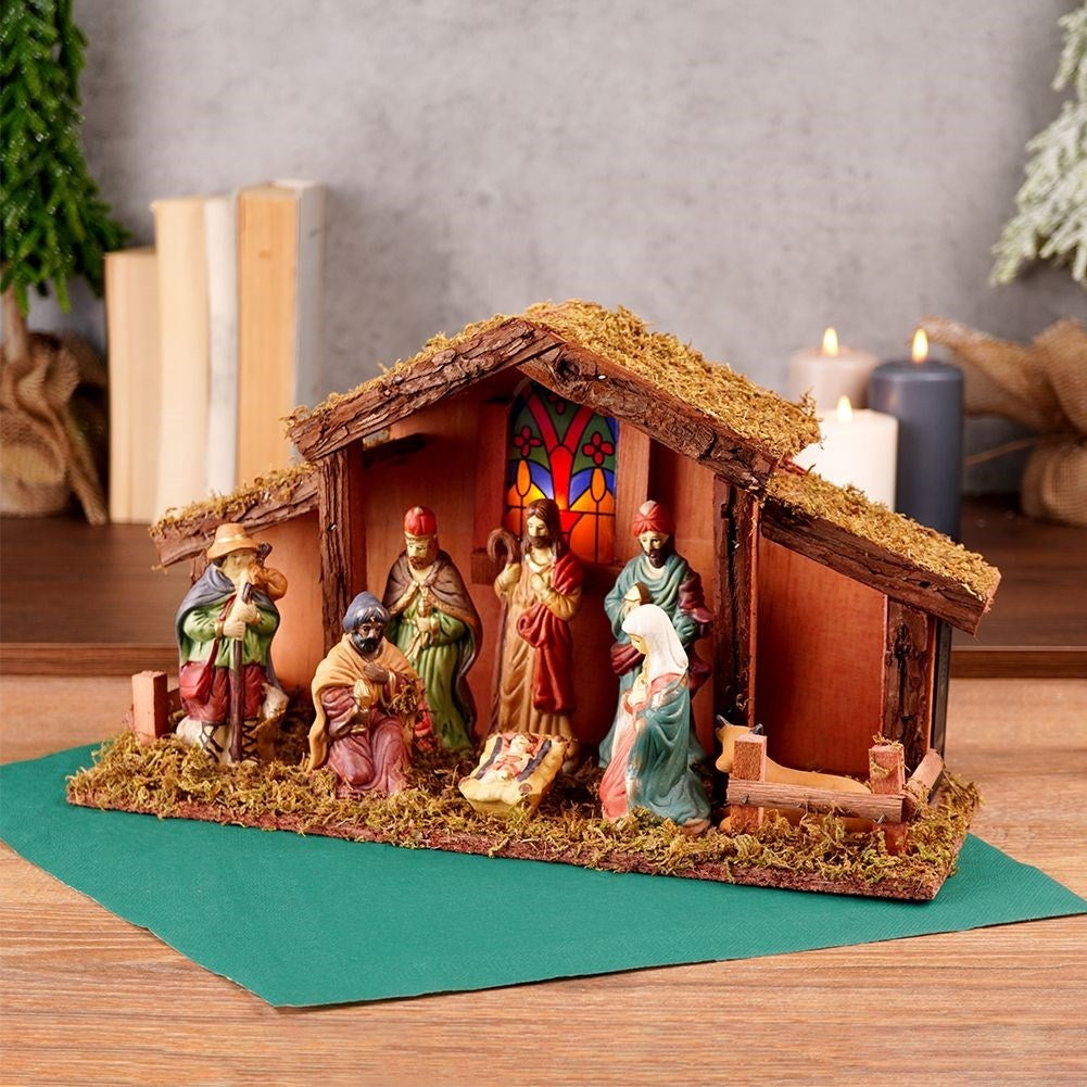 Nativity scene with LED lighting and 8 wooden figures