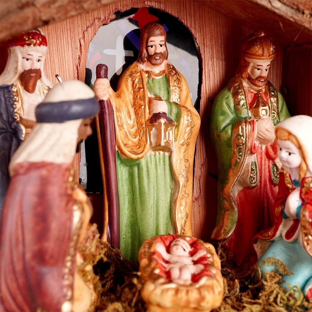Nativity scene wooden LED lighting 8 figures artificial moss