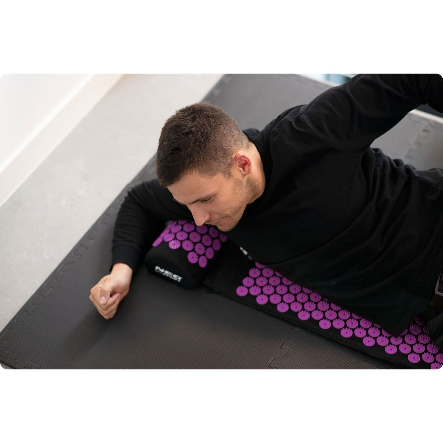 Neo-Sport NS-900 spiked acupressure mat, black and purple