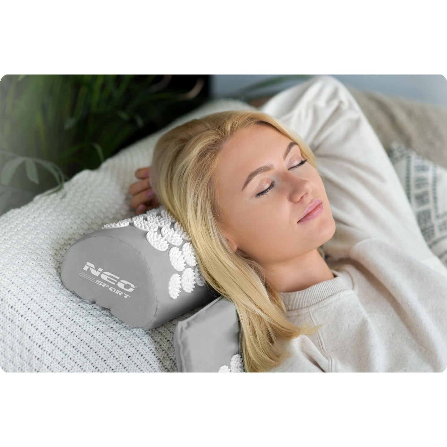 Neo-Sport NS-900 spiked acupressure mat, gray and white