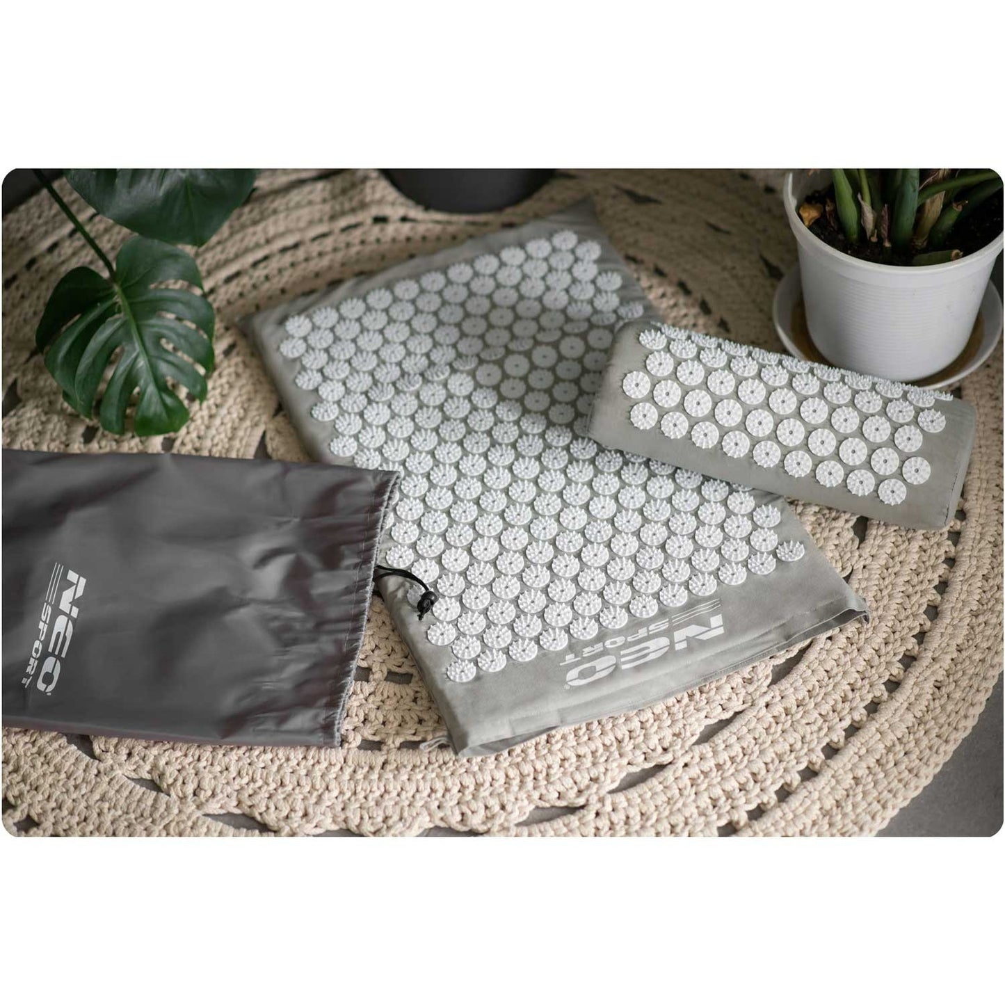 Neo-Sport NS-900 spiked acupressure mat, gray and white