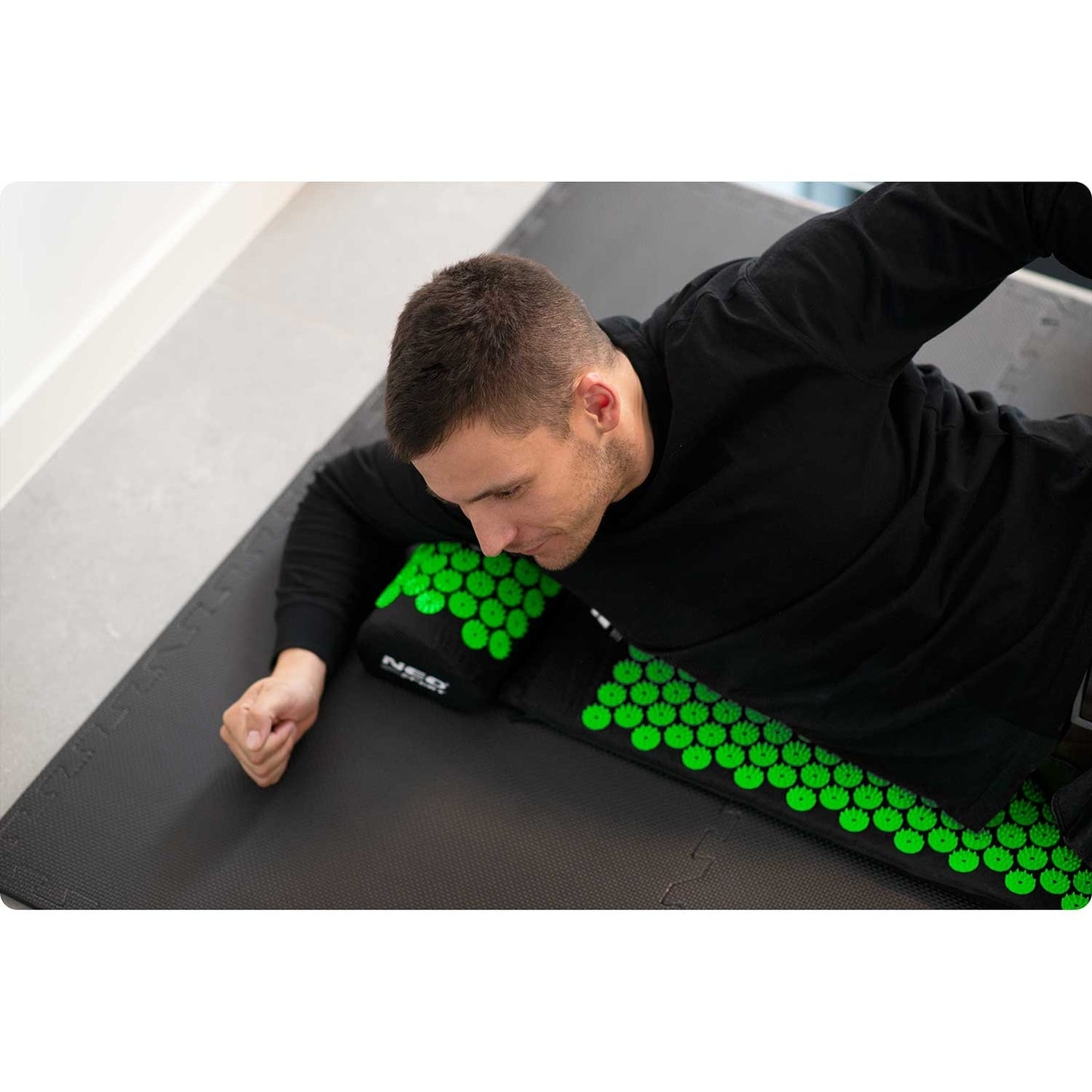 Neo-Sport NS-901 Acupressure Mat with Spikes - Black/Green