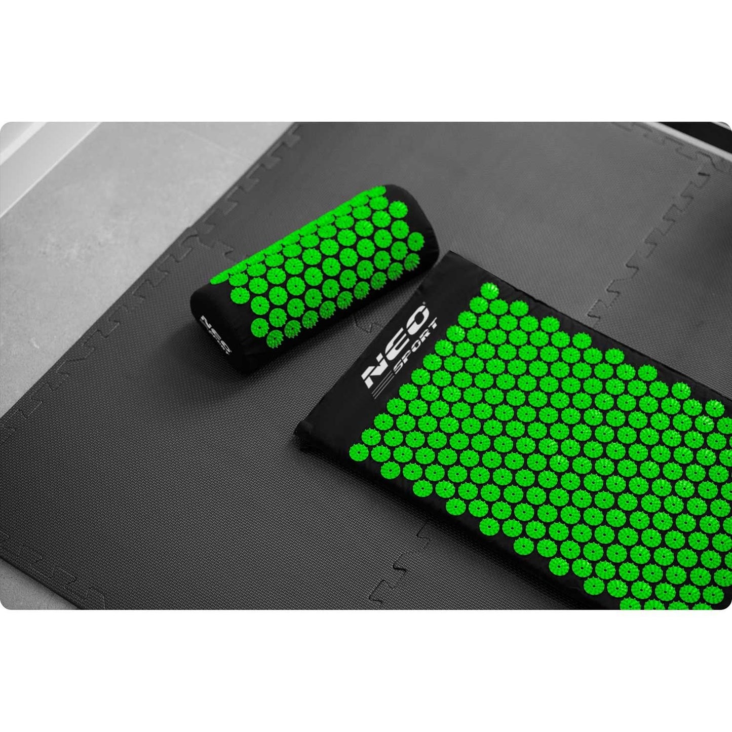 Neo-Sport NS-901 Acupressure Mat with Spikes - Black/Green