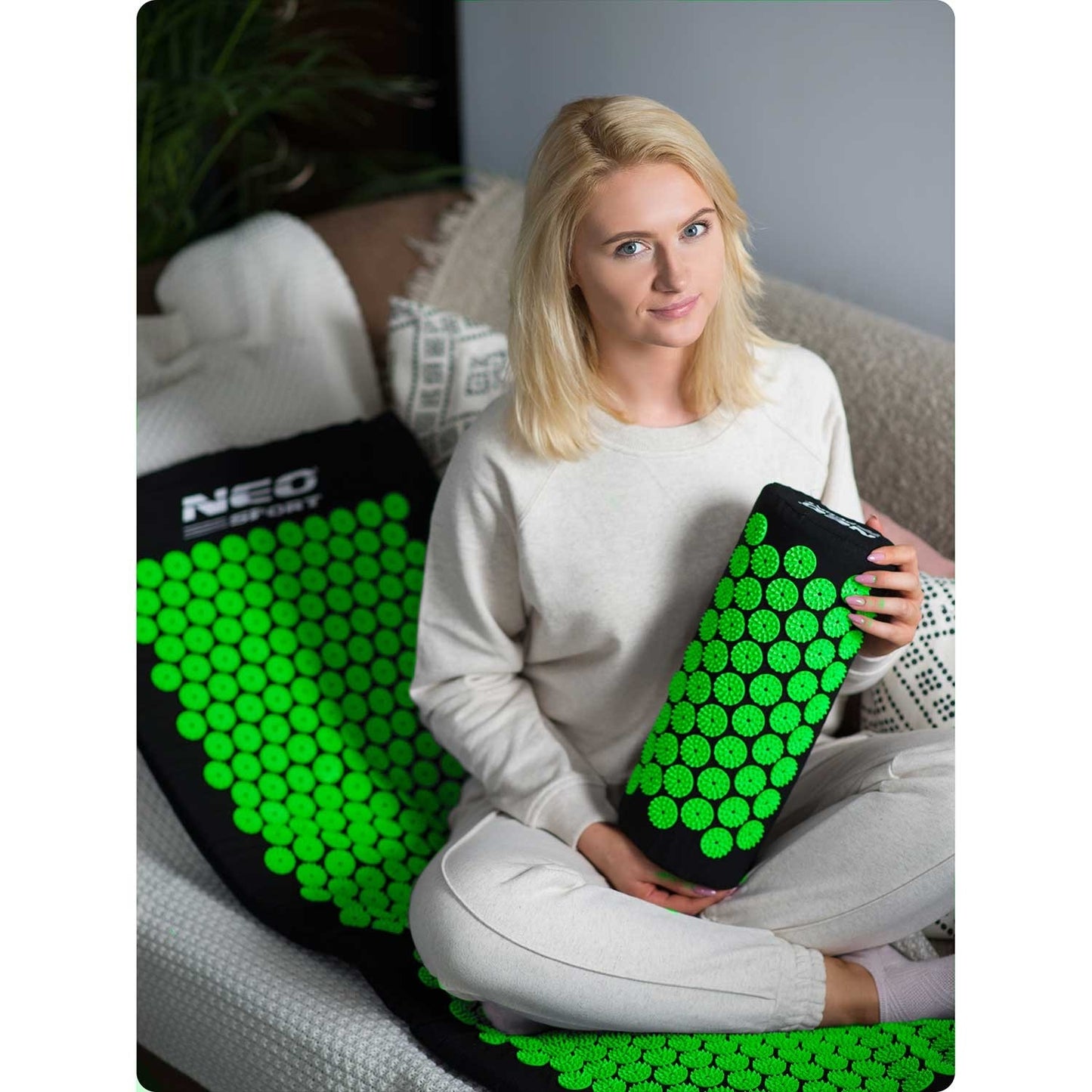 Neo-Sport NS-901 Acupressure Mat with Spikes - Black/Green