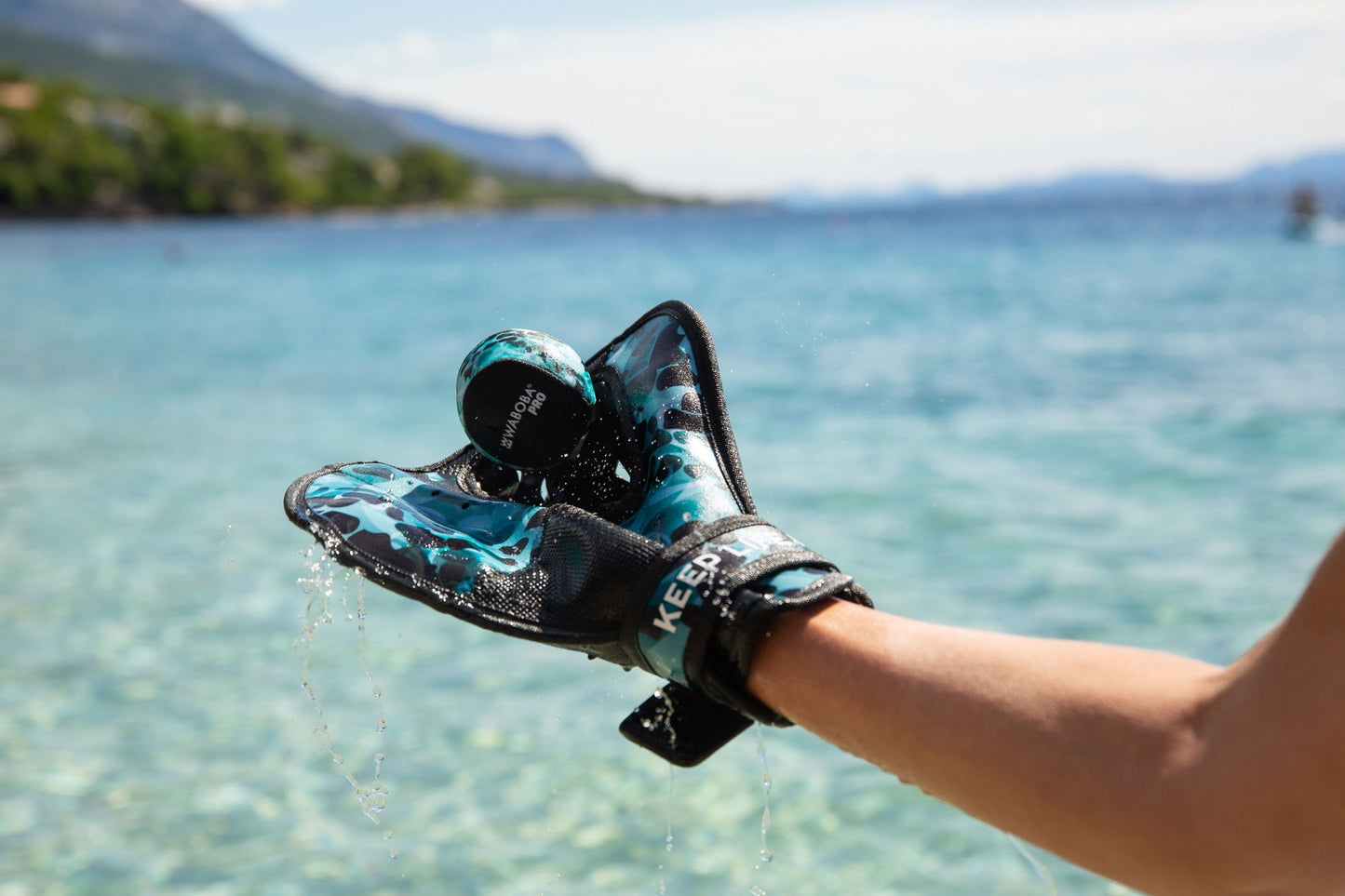 Neoprene Water Glove with Skipping Ball for Ages 10+