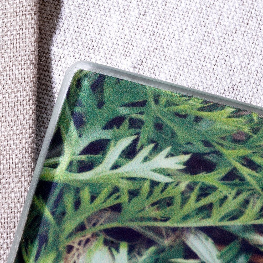 Non-slip cutting board made of tempered glass, dishwasher safe