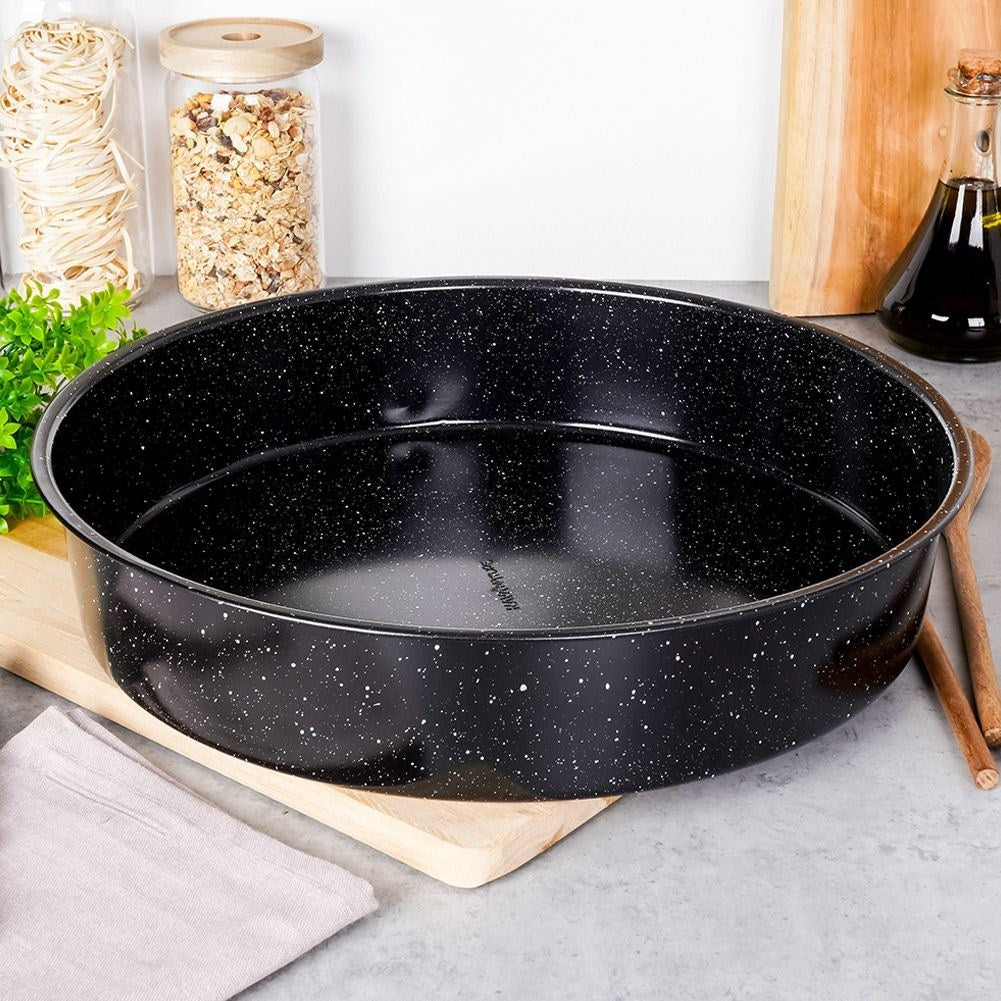Non-stick baking pan for cakes, pizza and meat.