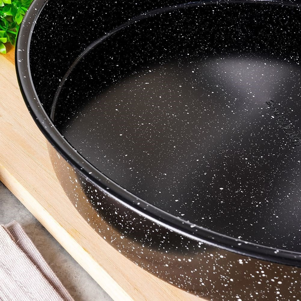 Non-stick baking pan for cakes, pizza and meat.