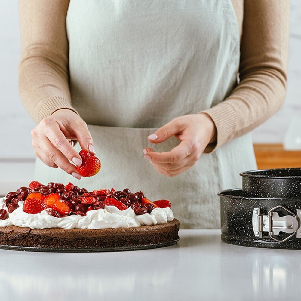 Non-stick baking pan with granite coating for cake bakingNon-stick baking pan with granite coating for cake bakingDiscover our high-quality baking pan with non-stick granite coating that makes baking cakes easy. This baking tin is ideal for use in