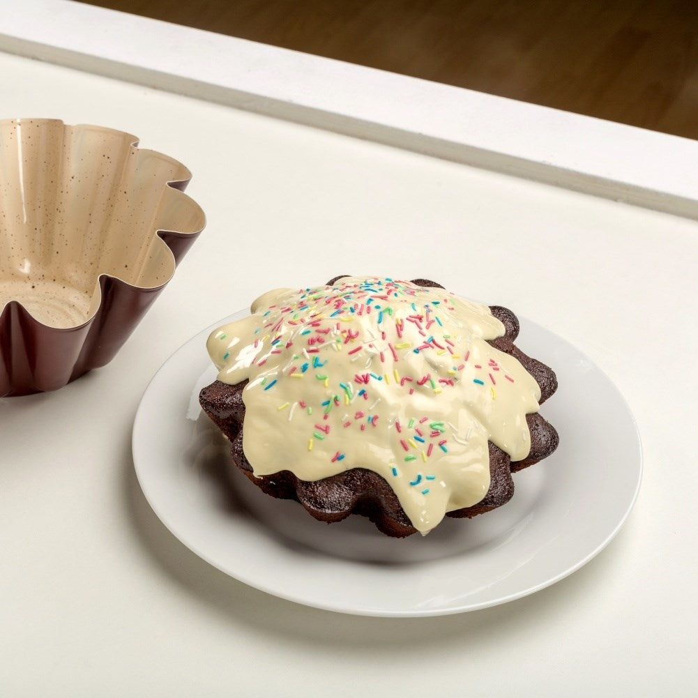 Non-stick baking tin with granite coating for perfect baking