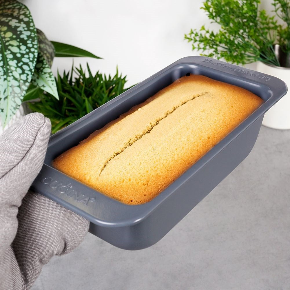 Non-stick bread pan for perfect baking