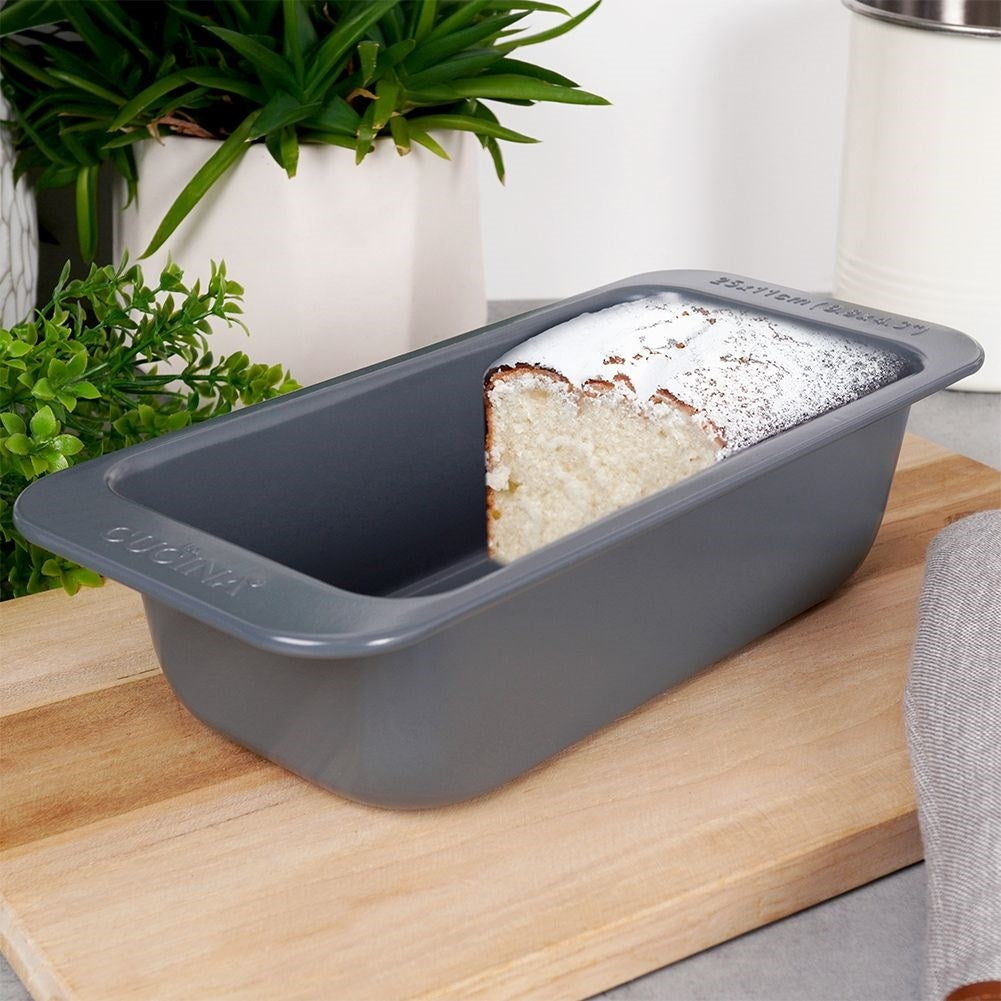 Non-stick bread pan for perfect baking
