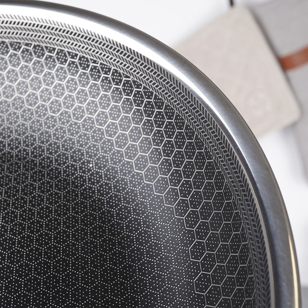 Non-stick frying pan in stainless steel, dishwasher safe