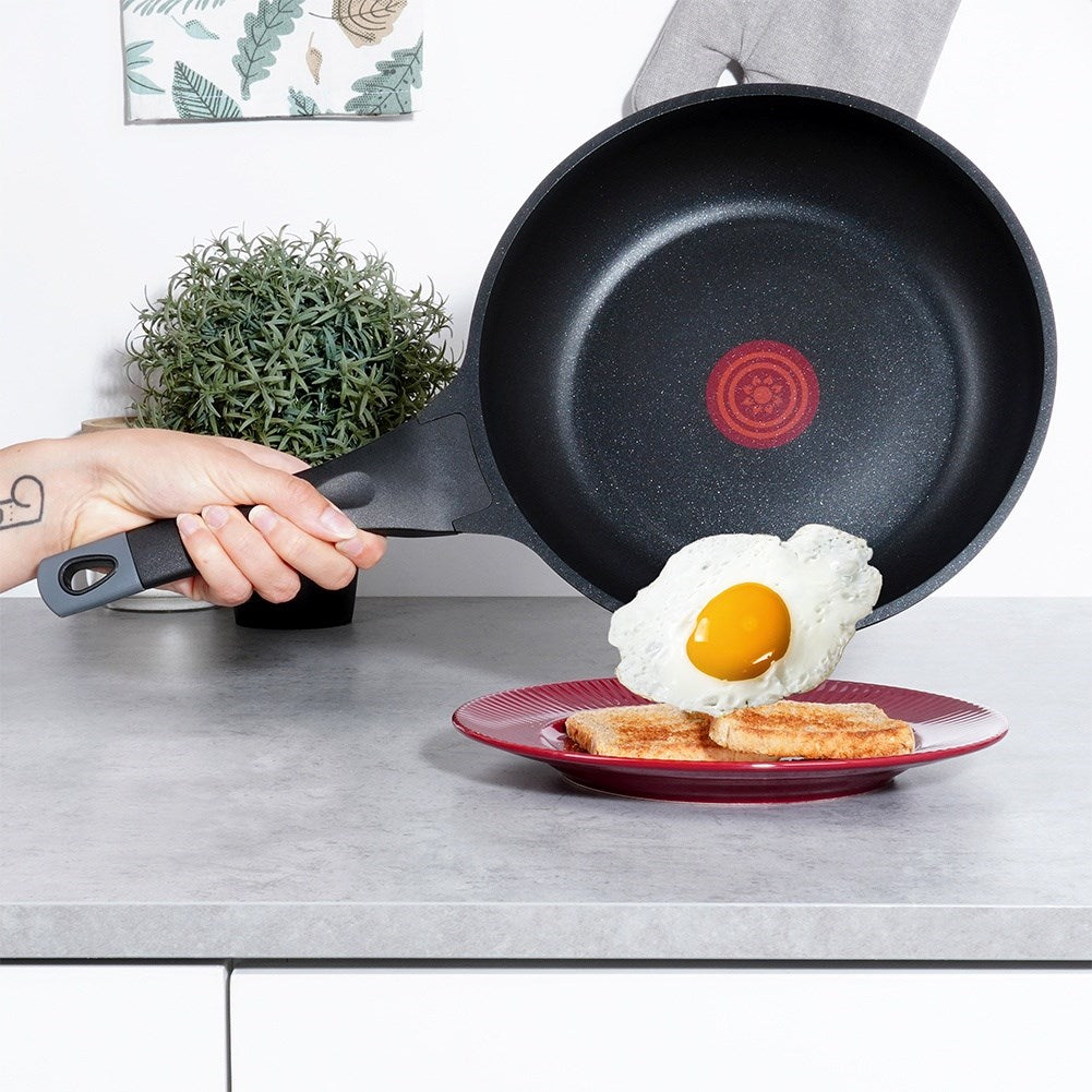 Non-stick frying pan with heating indicator GALI 24 cm