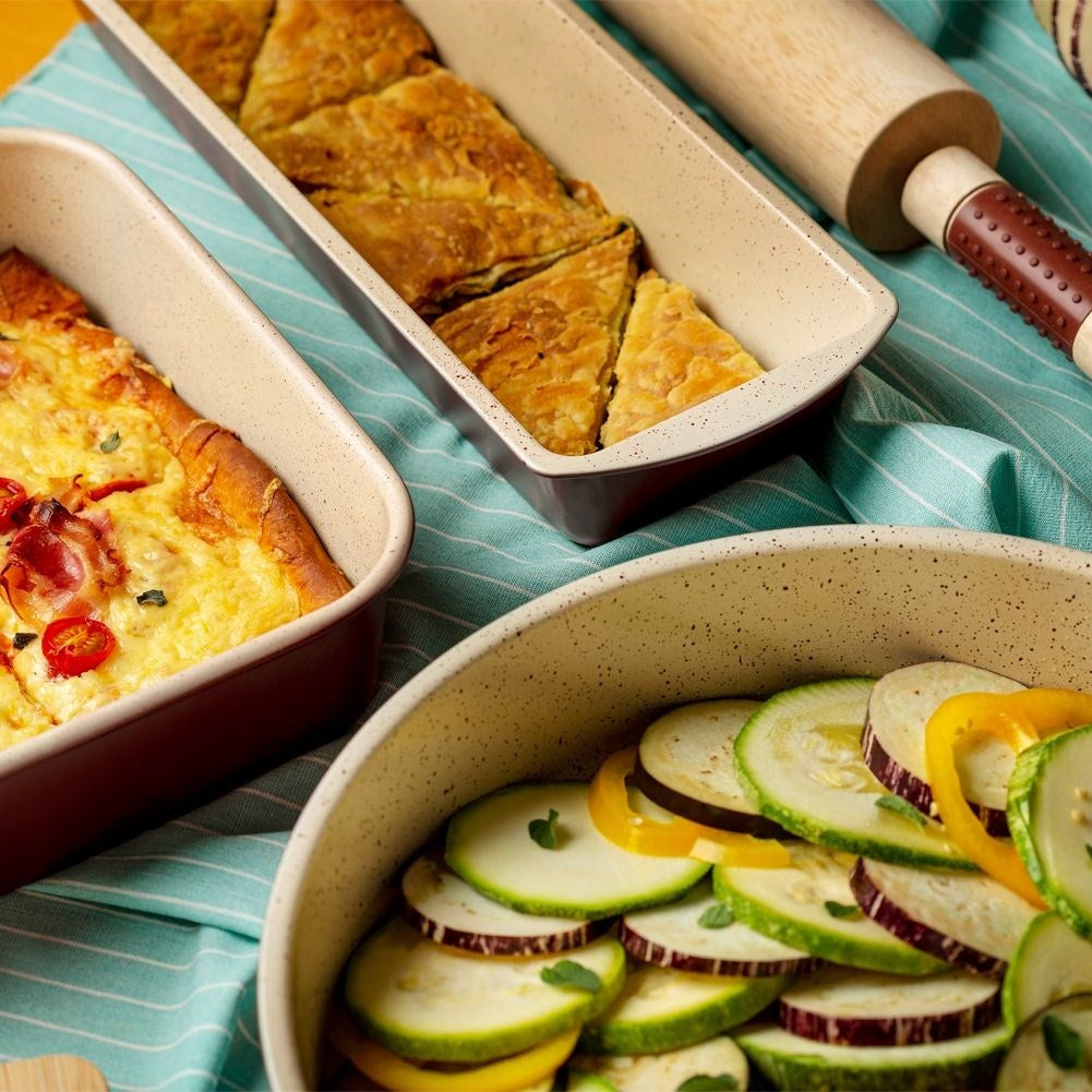 Non-stick pan with granite coating for pies