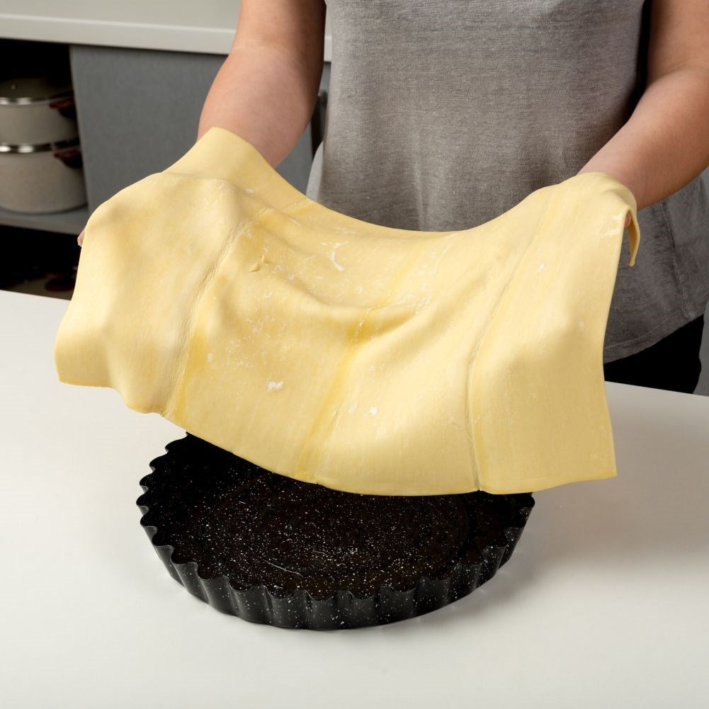 Non-stick pie pan for sweet and savory pies