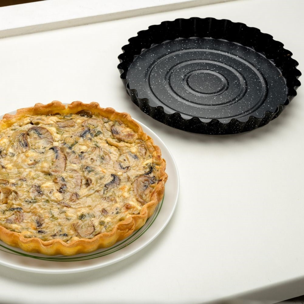 Non-stick pie pan for sweet and savory pies