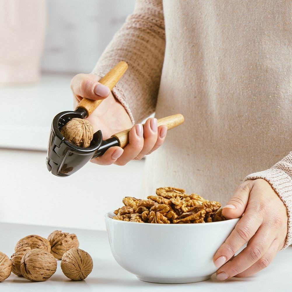 Nutcracker with non-slip beechwood handles for all nuts
