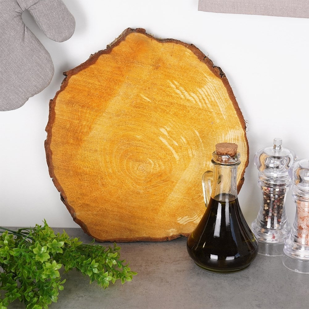 Oak Plate with Bark: Natural Decoration for Tableware