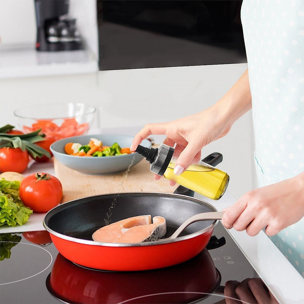 Oil Spray in Glass for Easy Cooking and Even Spreading