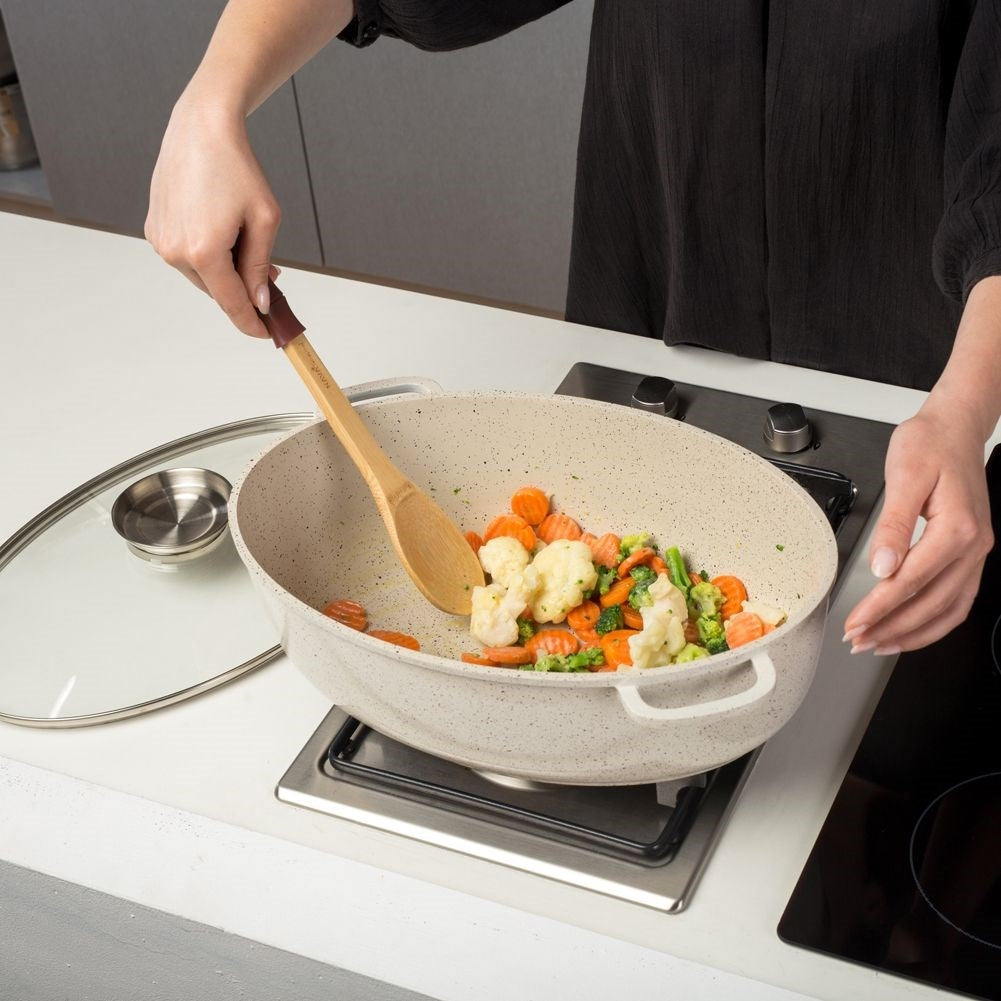 Oval oven shape with granite-like non-stick coating