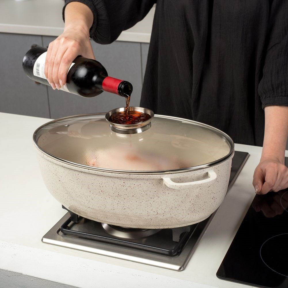 Oval oven shape with granite-like non-stick coating