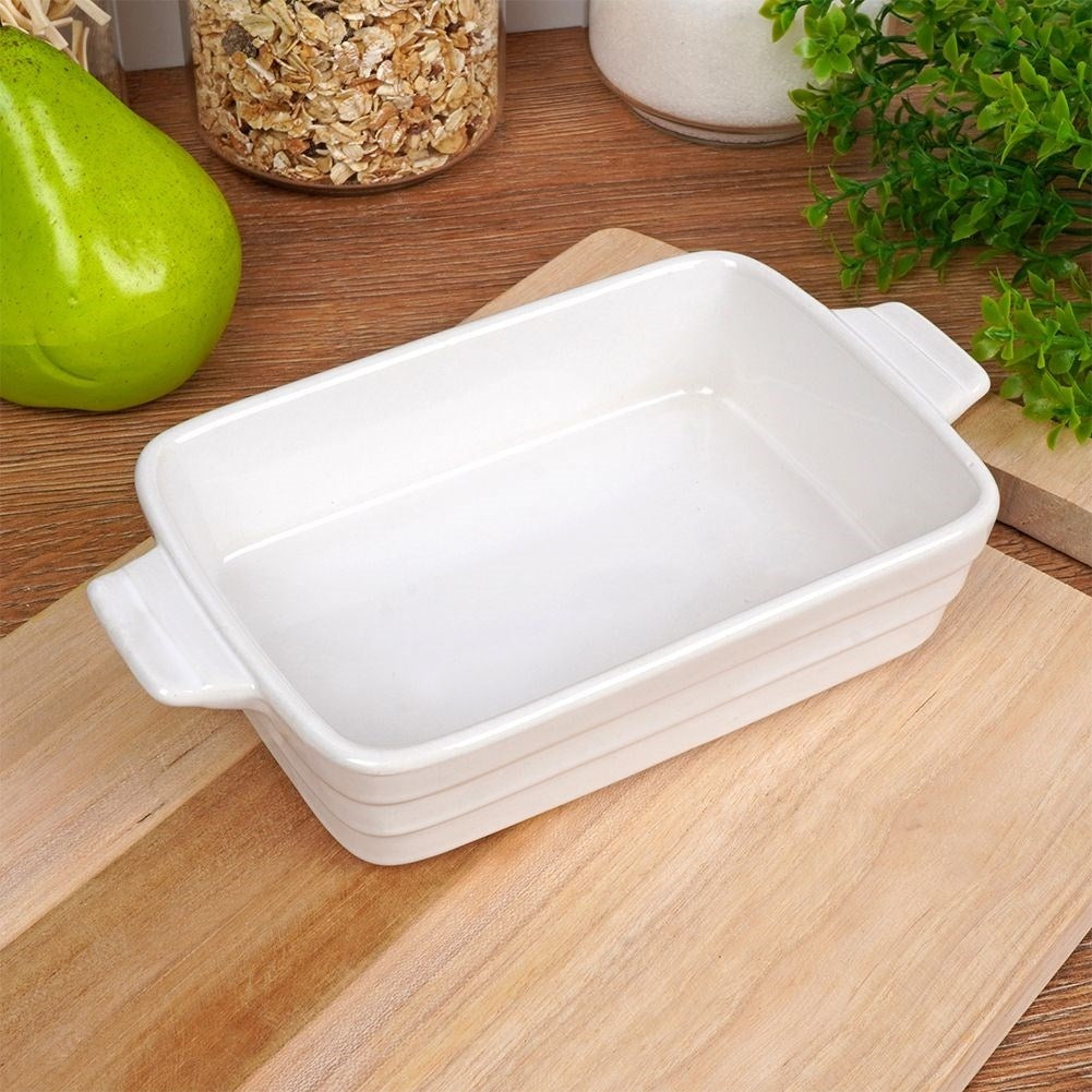 Oven form in White Ceramic for Perfectly Cooked Dishes