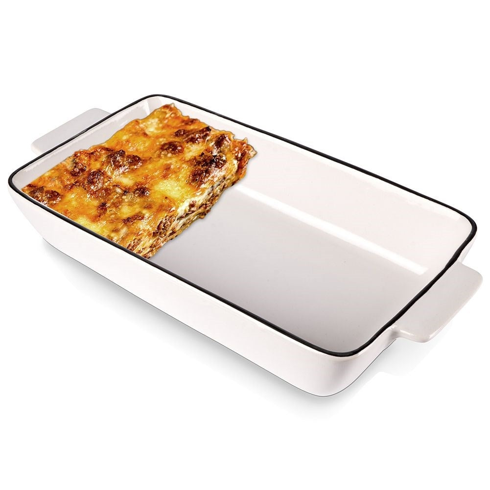 Oven form in white porcelain with black rim for lasagna and gratins