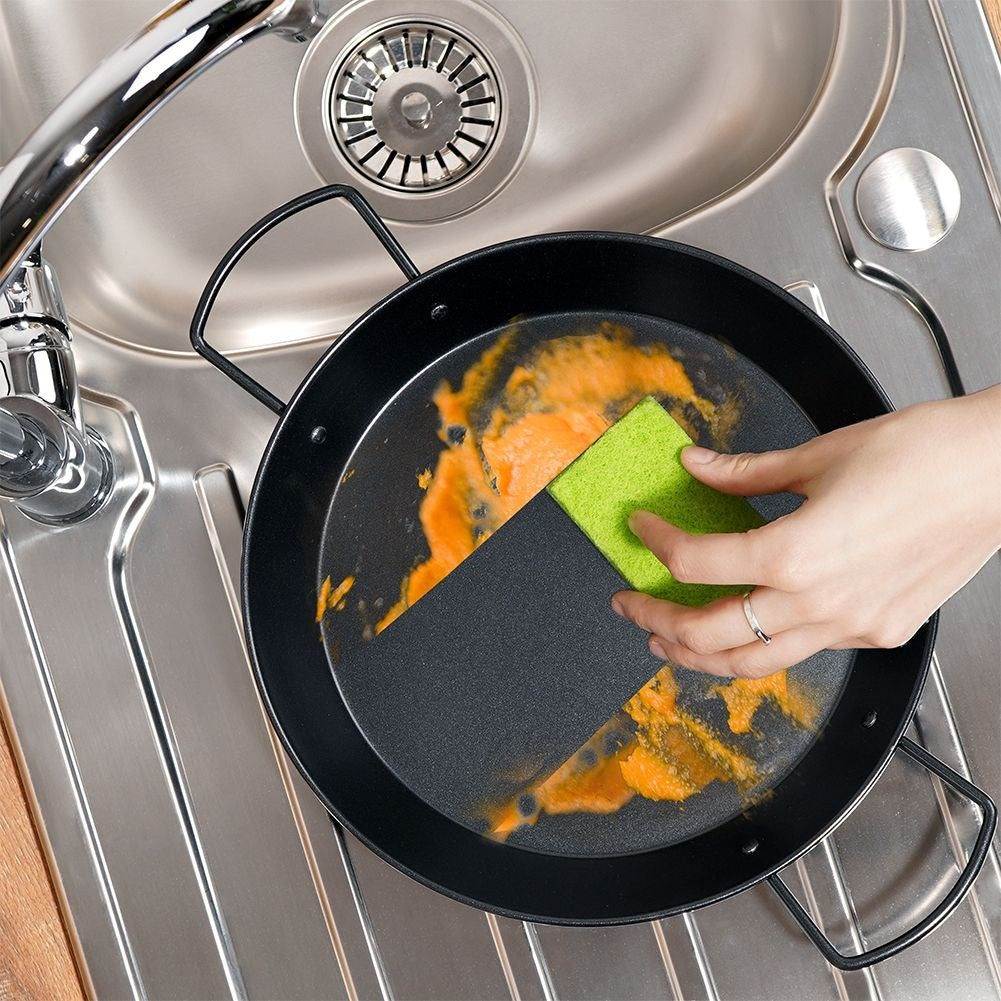 Paella frying pan with non-stick and ergonomic handle