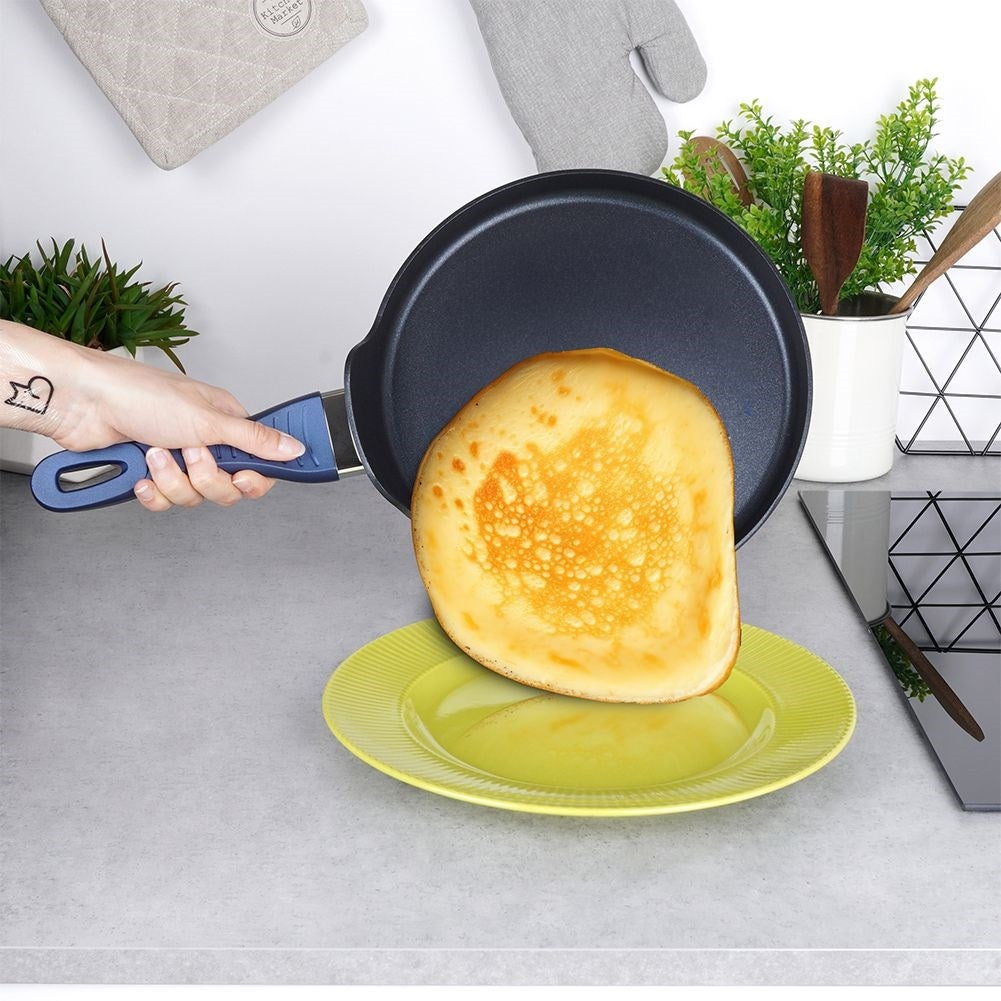 Pancake pan with ceramic coating and diamonds