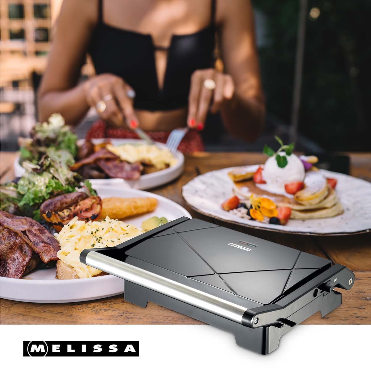 Panini grill and contact grill with non-stick coating and overheating protection 1000W Black