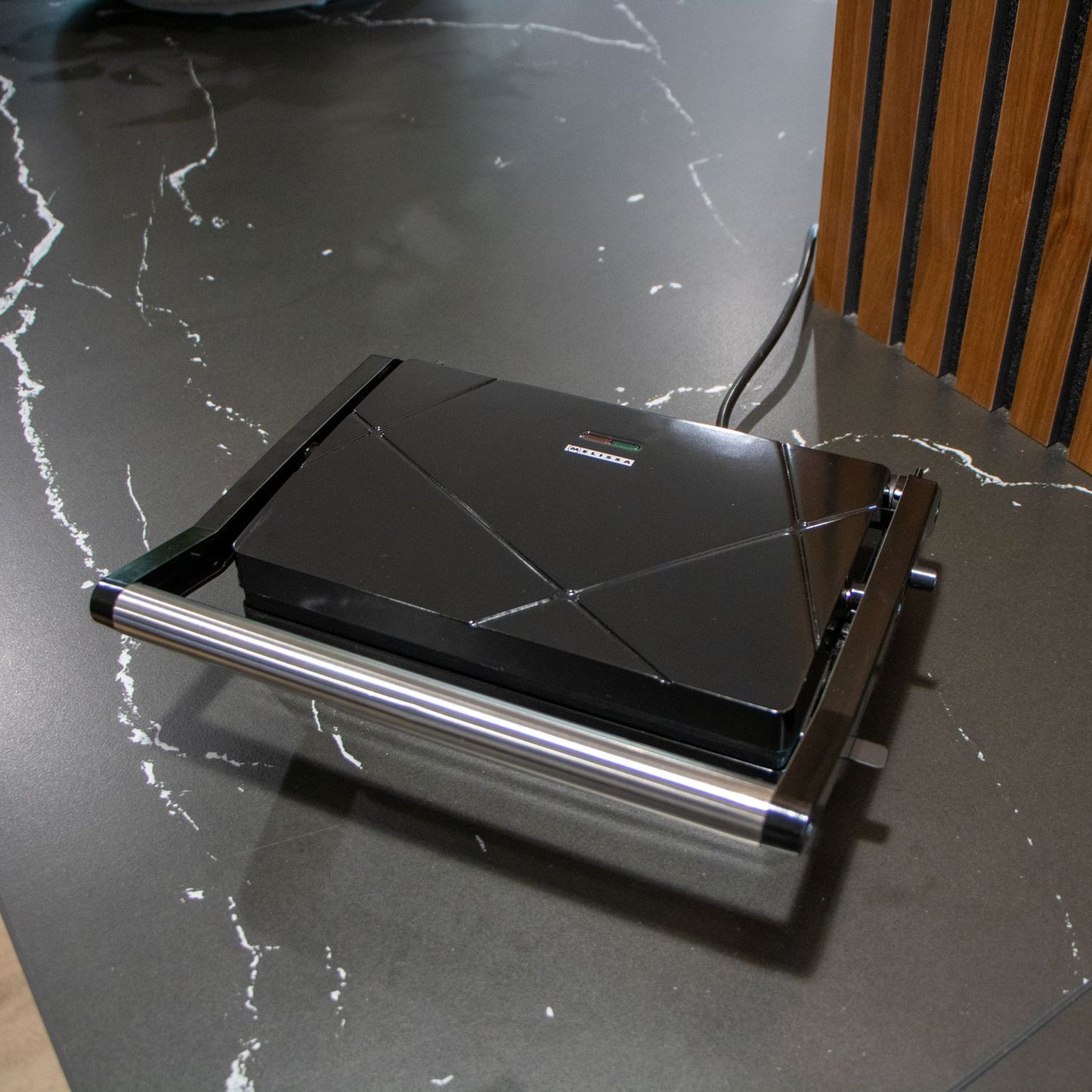 Panini grill and contact grill with non-stick coating and overheating protection 1000W Black