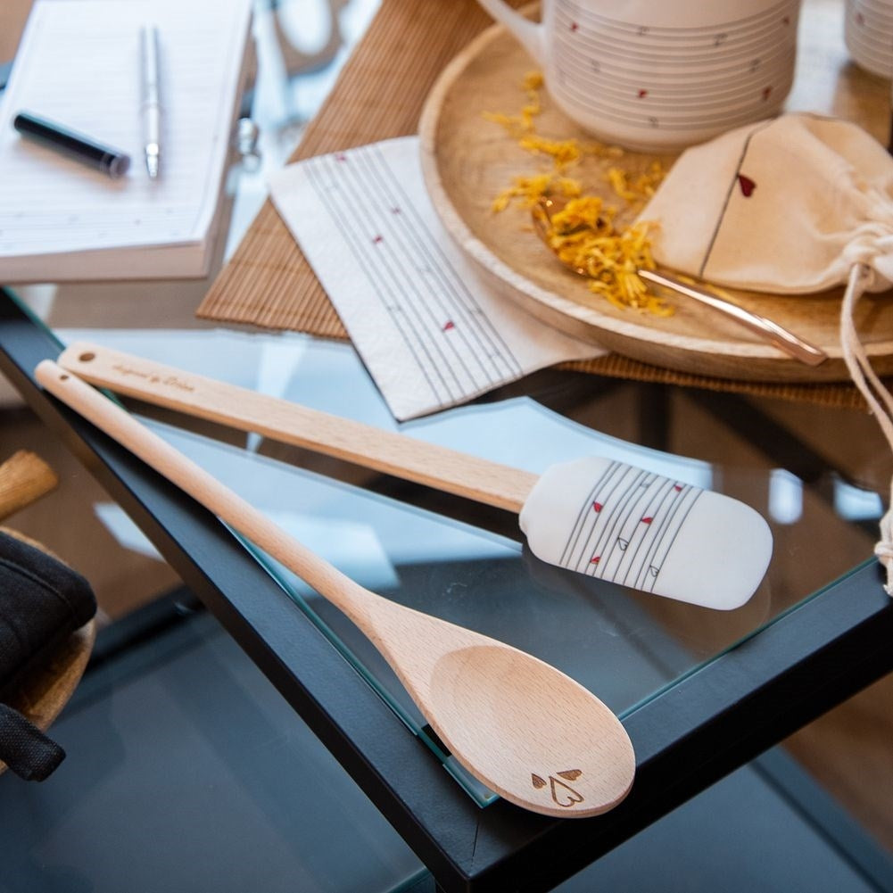 Perfect gift: Wooden spoon & Silicone lick pot for the kitchen