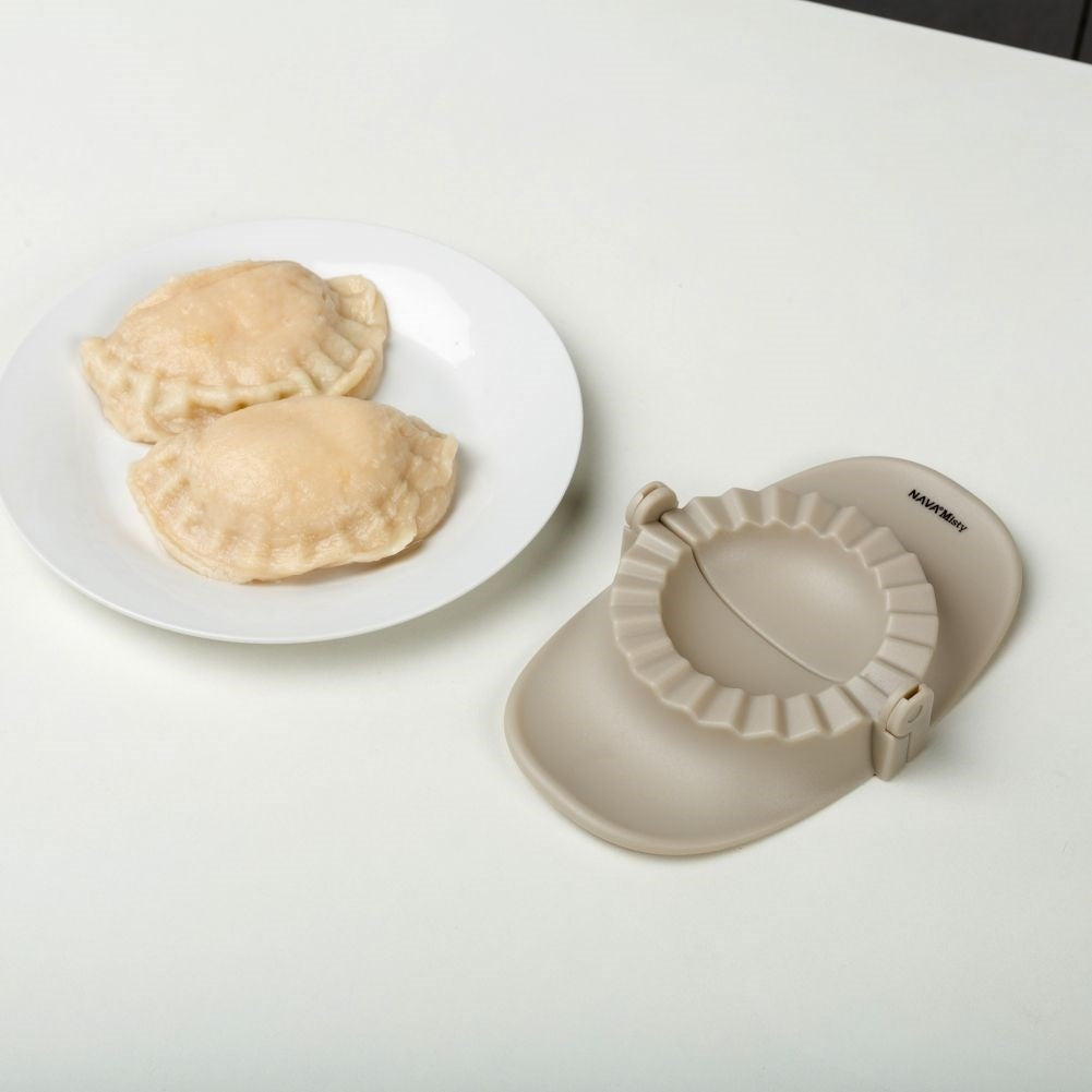 Perfect pirogue shape: Simple, convenient and 9.5 cm wide