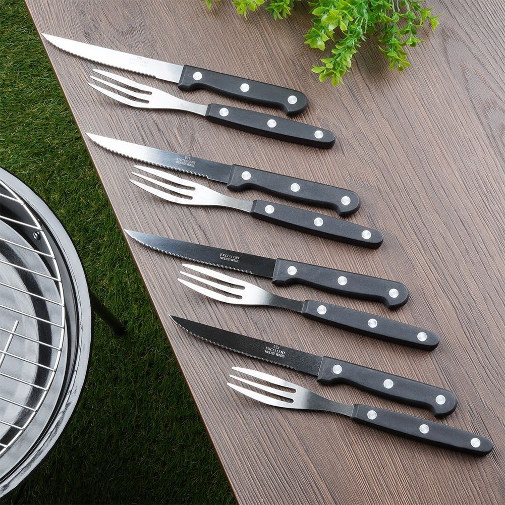 Perfect set of knives and forks for steaks and pizza